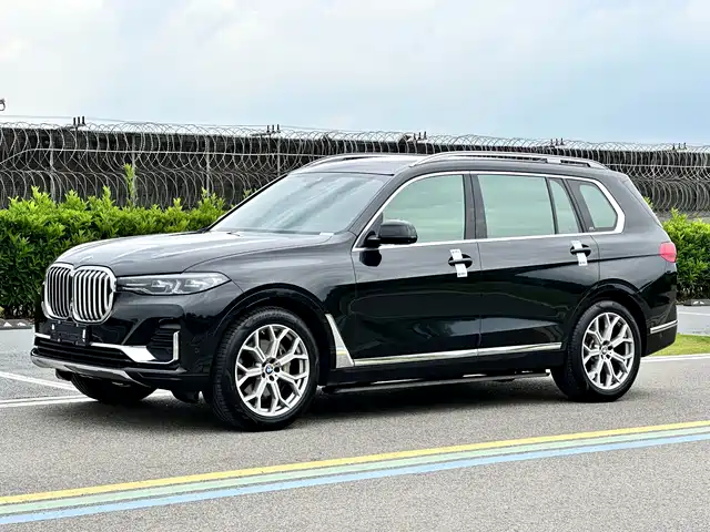 BMW X7 xDrive40i, Лидер, пакет Люкс