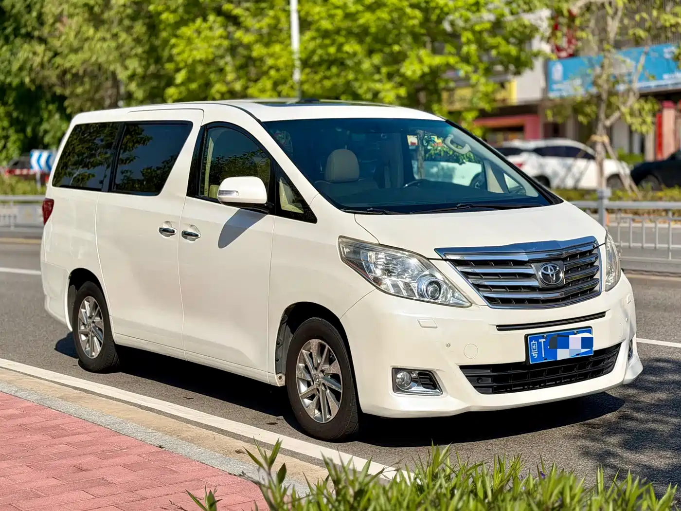 Toyota Alphard 2012 3.5L Luxury Edition фото 3