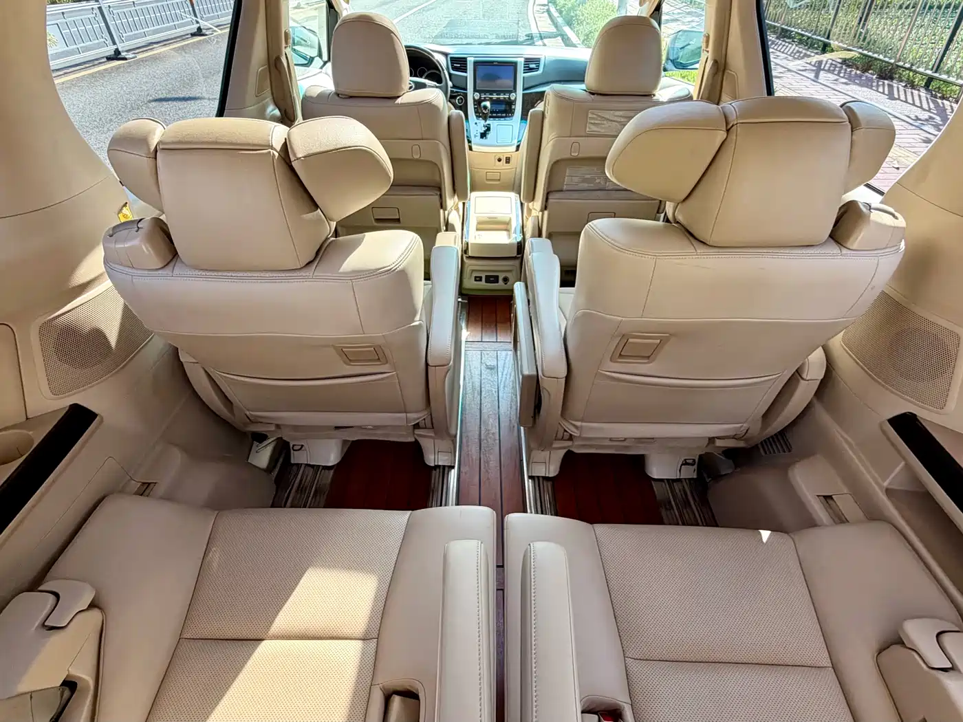 Toyota Alphard 2012 3.5L Luxury Edition фото 14