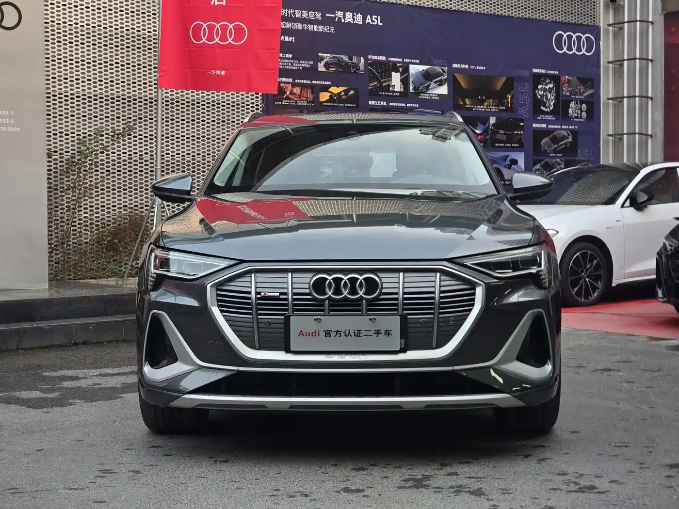 AUDI E TRON