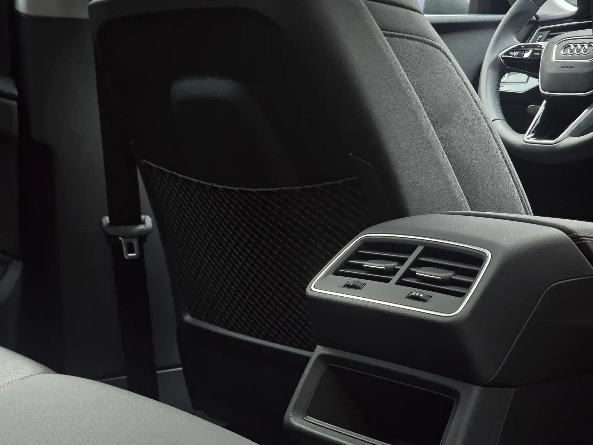 Photo 16 - Audi e-tron