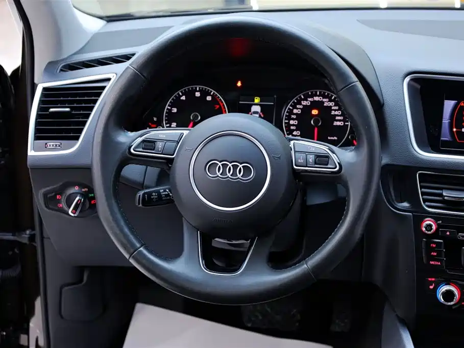 Audi Q5 2017 Plus 40 TFSI Technology фото 23