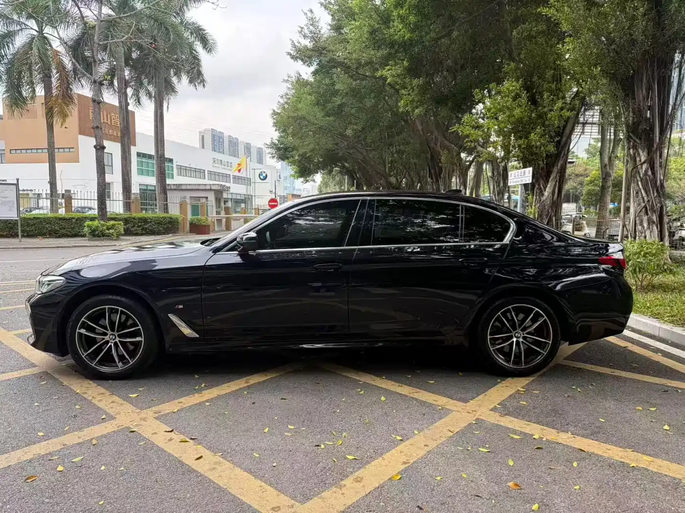 BMW 5 Series 2022 Model Second Facelift 525Li M Sport Package фото 3