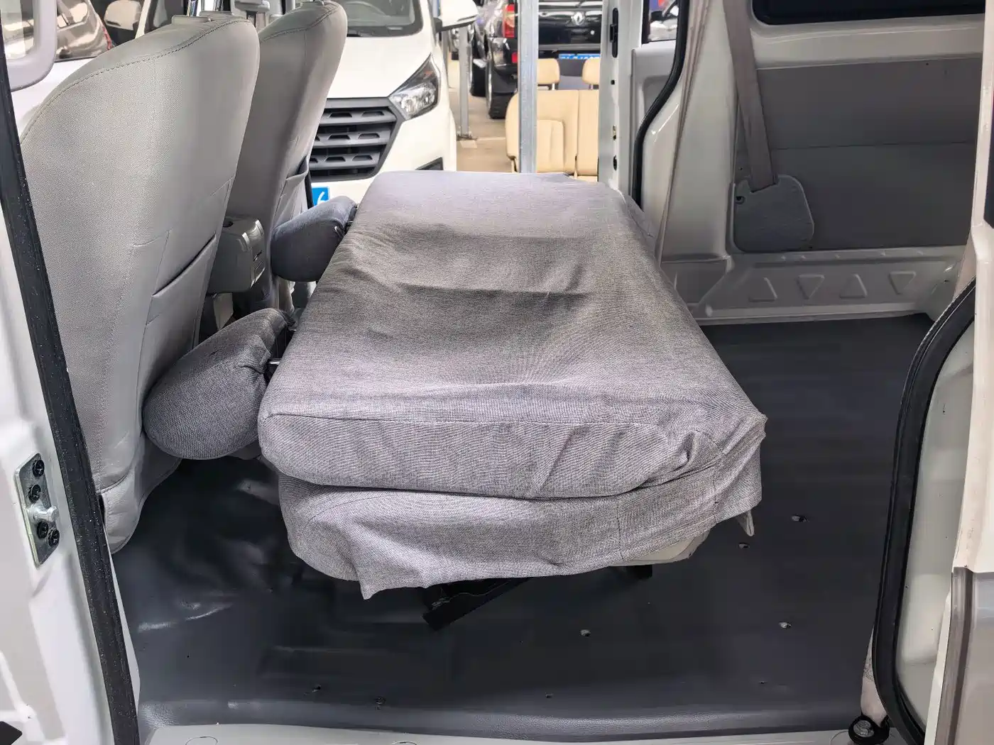Jinbei New Hiace S 2022 2021 1.5L Business Central Air-conditioned Passenger Vehicle China VI SWC15M