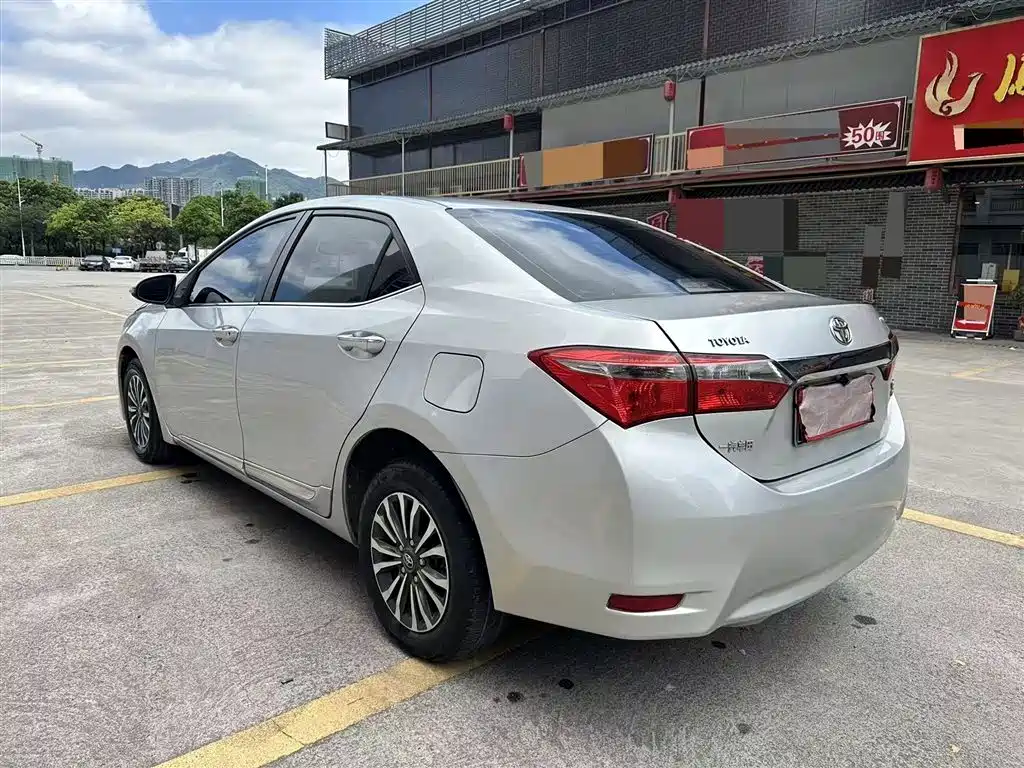 Toyota Corolla 2017 1.2T CVT GL-i Leather Special Edition фото 9