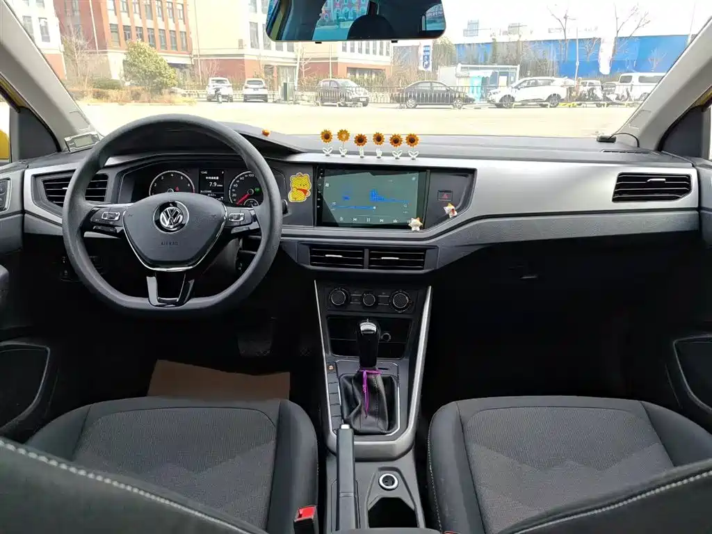 Volkswagen Polo 2019 Plus 1.5L Automatic Panorama Enjoyment Edition фото 23