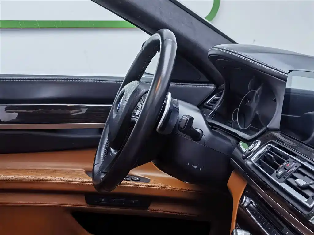 BMW 7 Series 2013 Model 740Li Leading фото 22