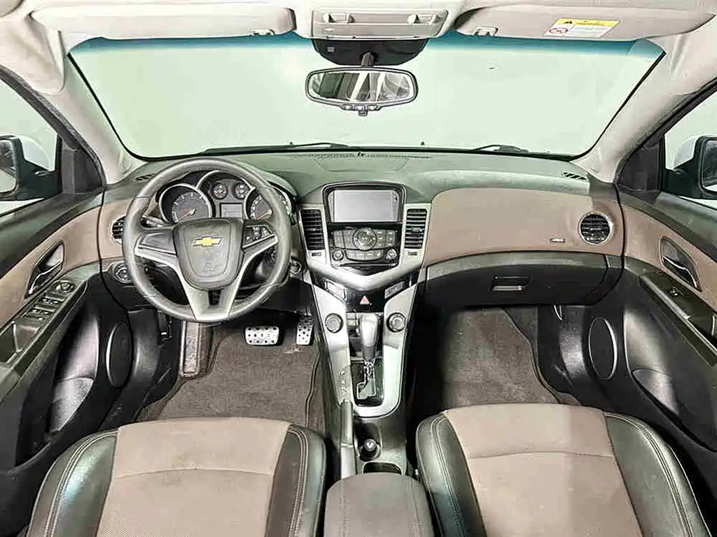 Chevrolet Cruze 2013 Hatchback 1.6L Automatic Luxury фото 9