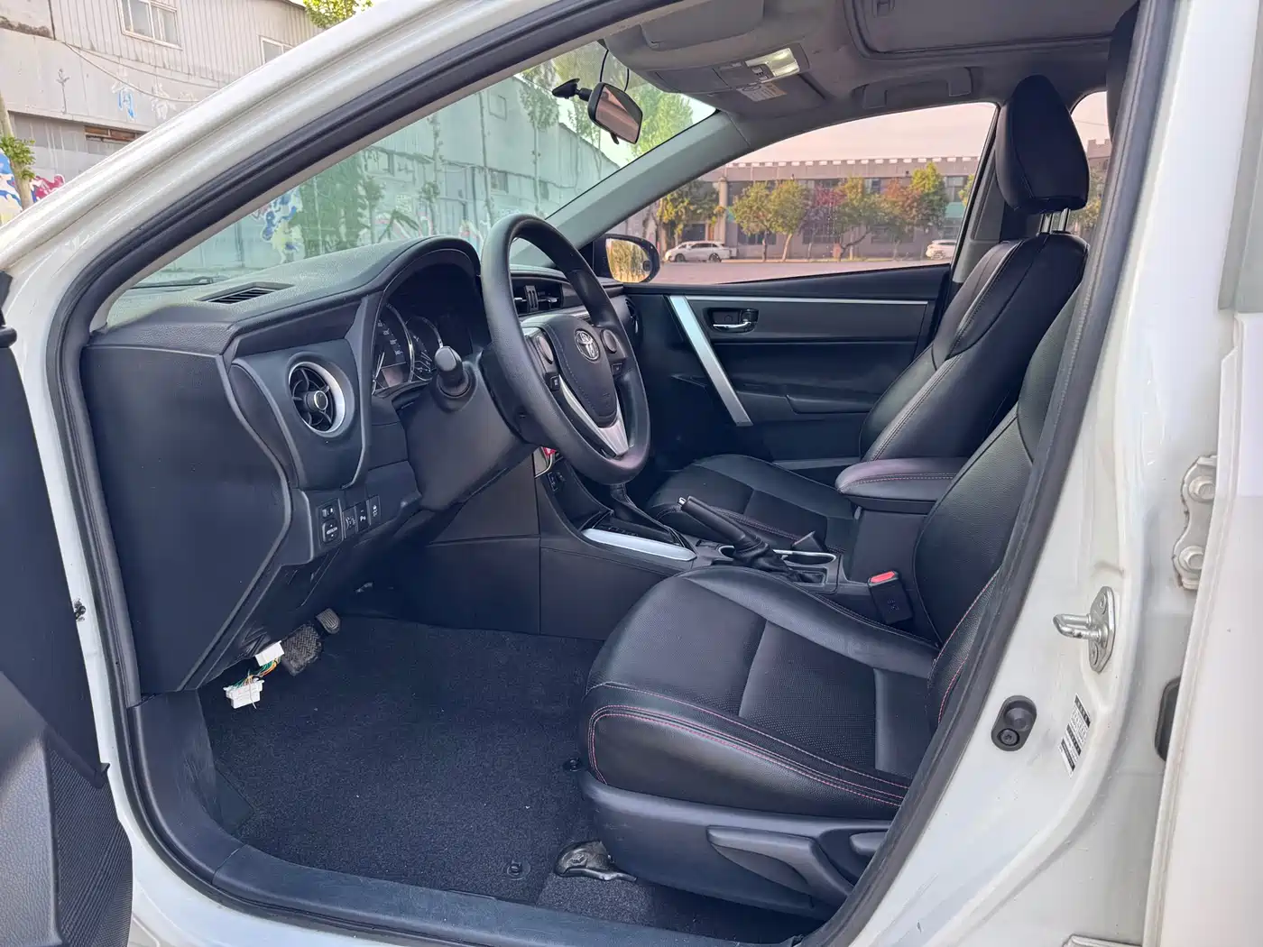 Toyota Levin 2017 1.2T V CVT Luxury Edition фото 9