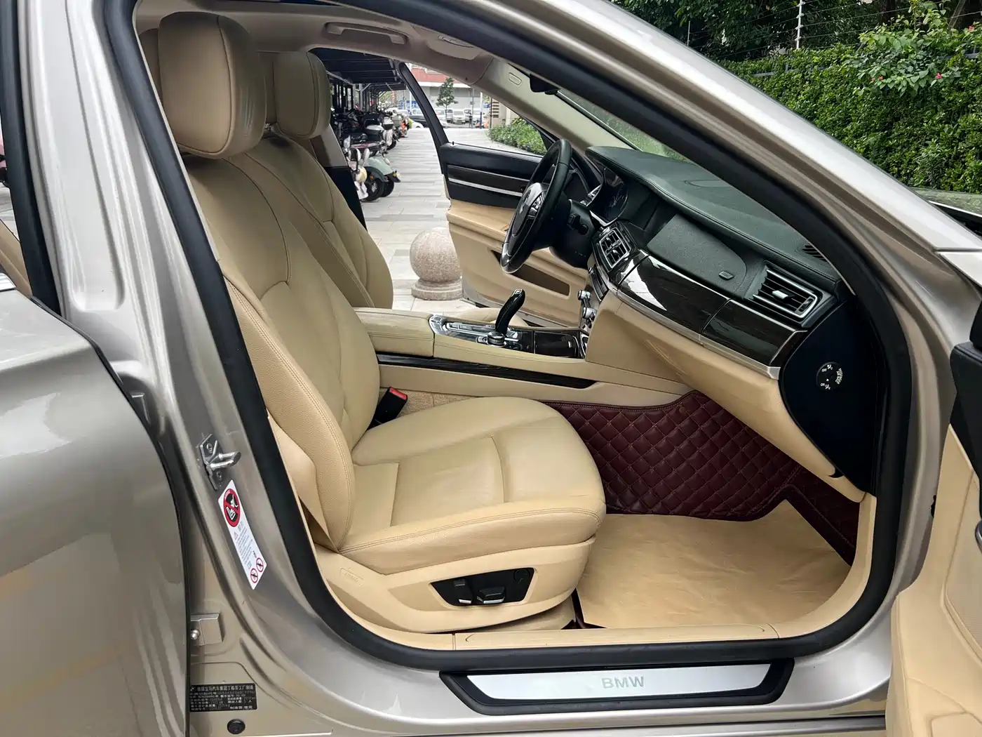 BMW 7 Series 2009 Model 740Li Leading Edition фото 8