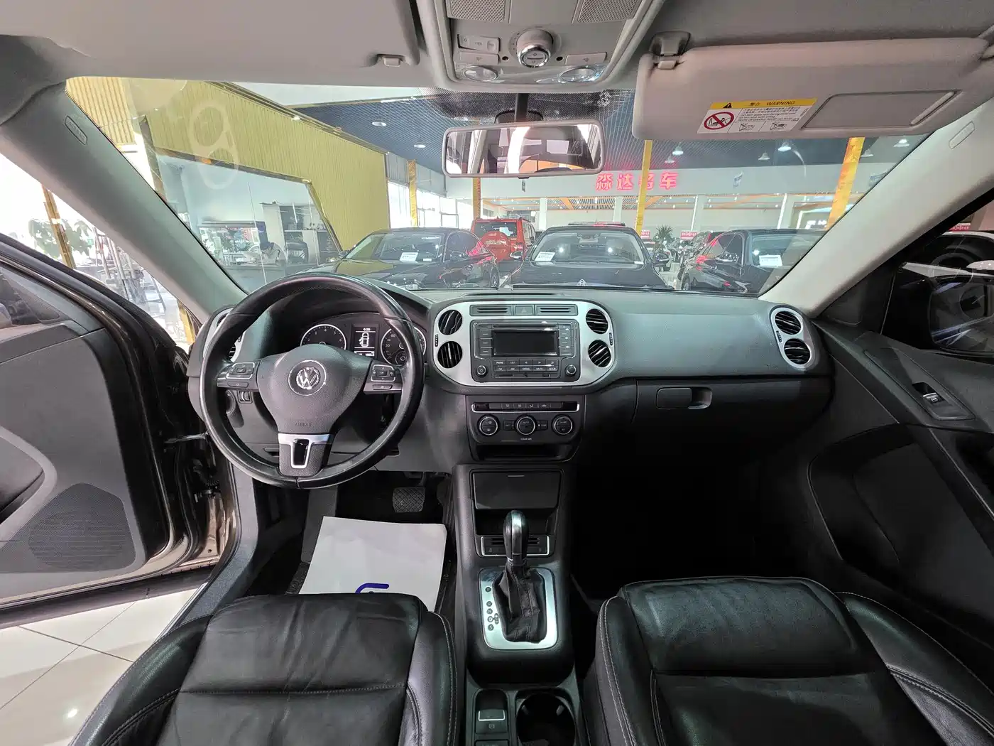 VOLKSWAGEN TIGUAN