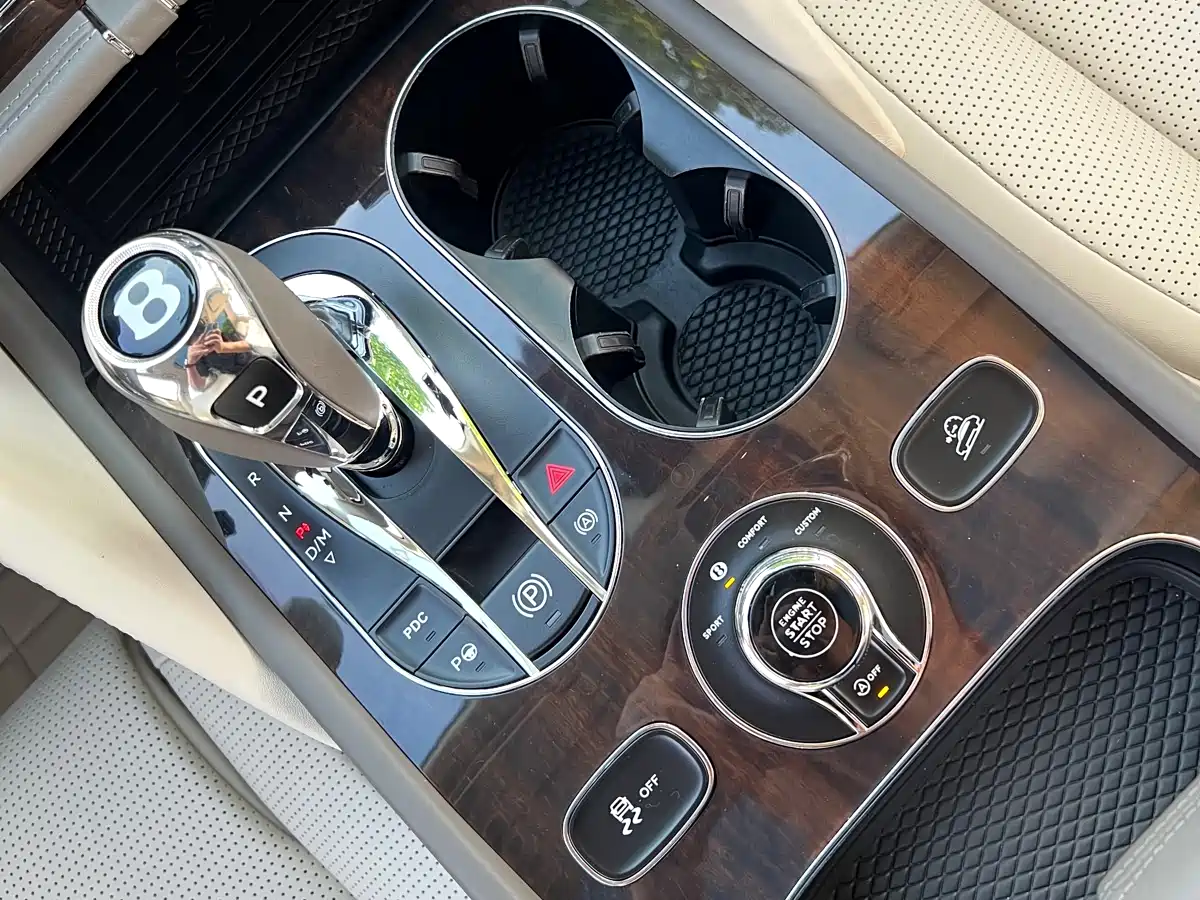 Bentley Bentayga 2021 4.0T V8 фото 14