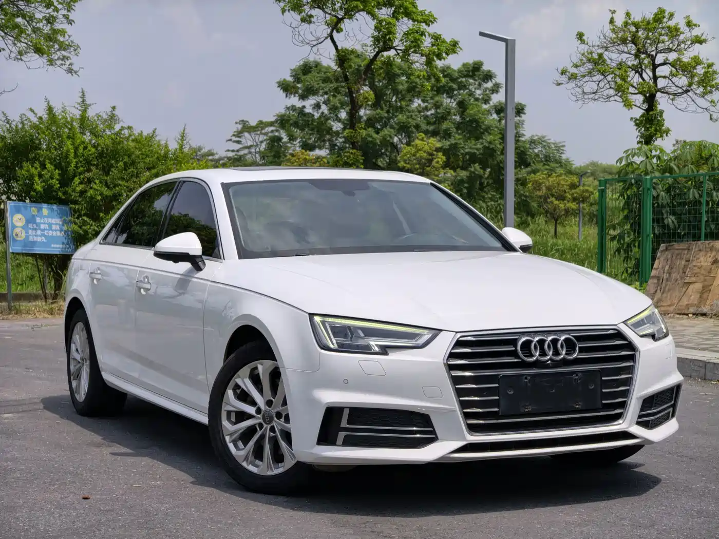 Photo 3 - Audi A4L