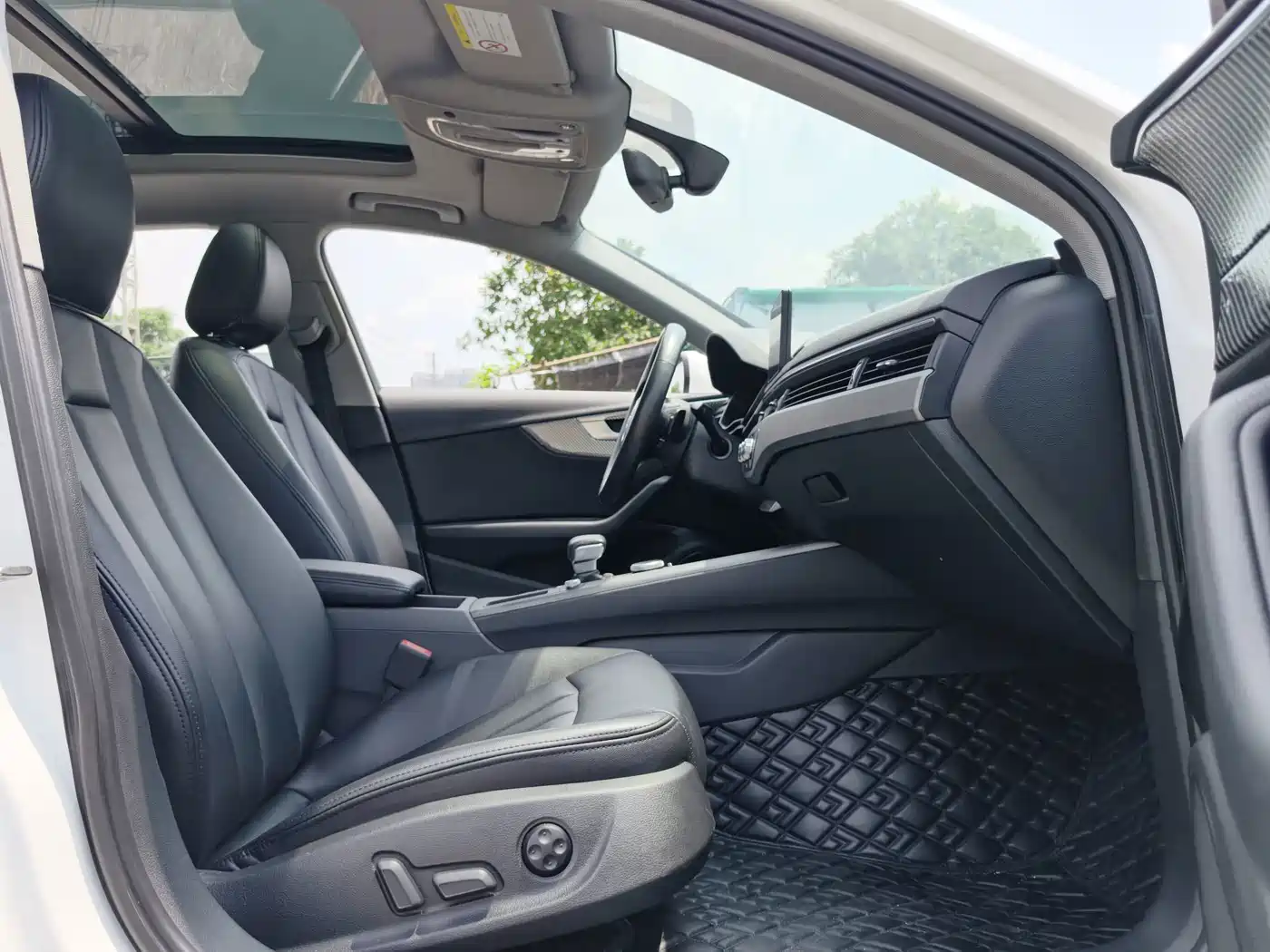 Photo 9 - Audi A4L