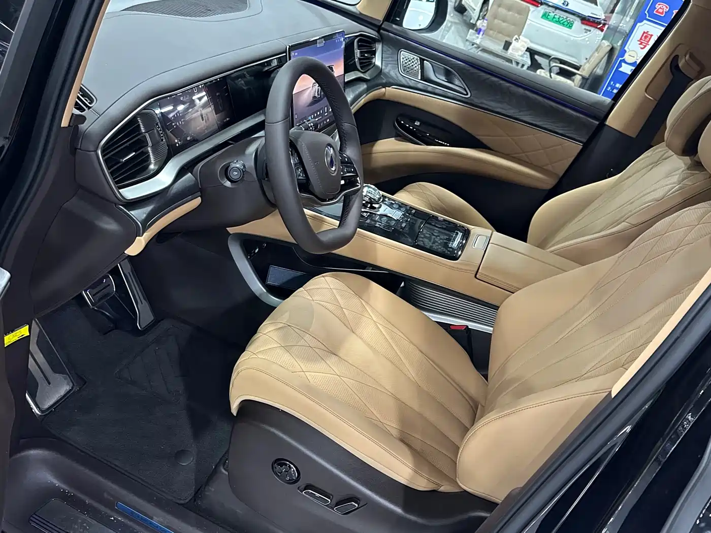Denza D9 2025 DM-i Smart Drive Edition 1020 AWD Luxury фото 9