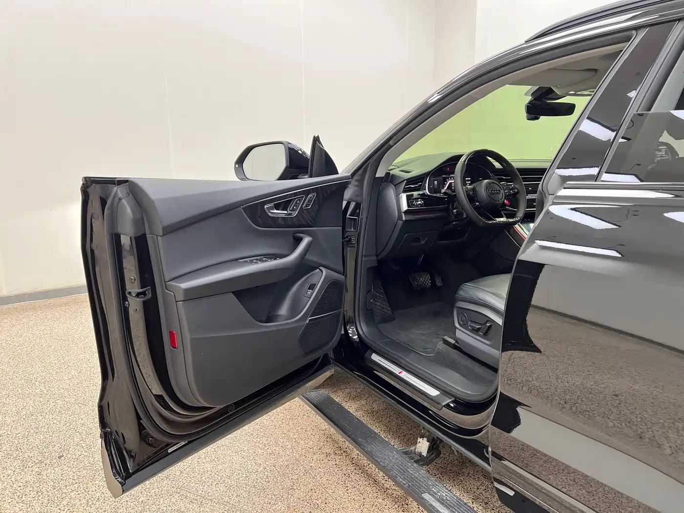 Audi Q8 2022 55 TFSI Luxury Dynamic фото 13