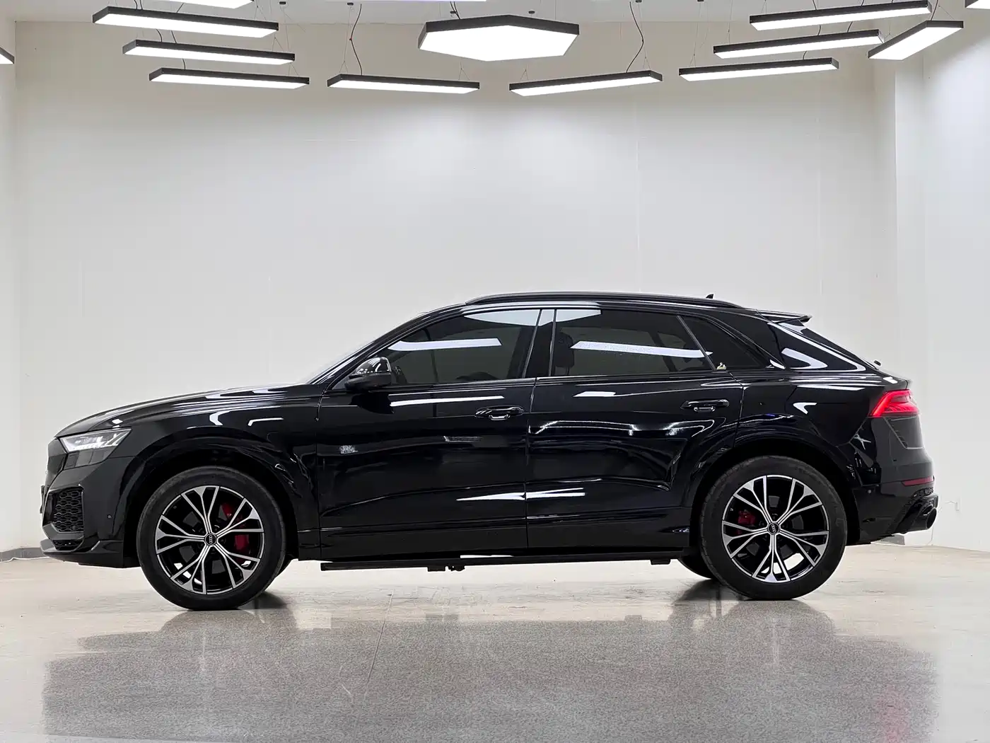 Audi Q8 2022 55 TFSI Luxury Dynamic фото 4
