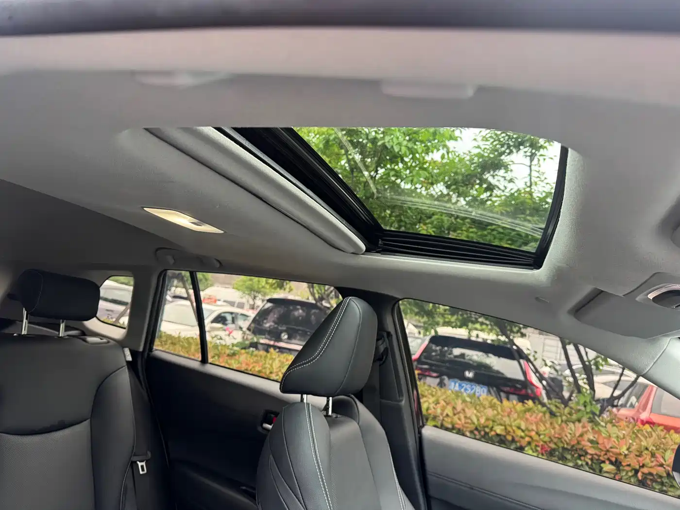 Toyota Frontlander 2023 2.0L CVT Luxury Edition фото 21