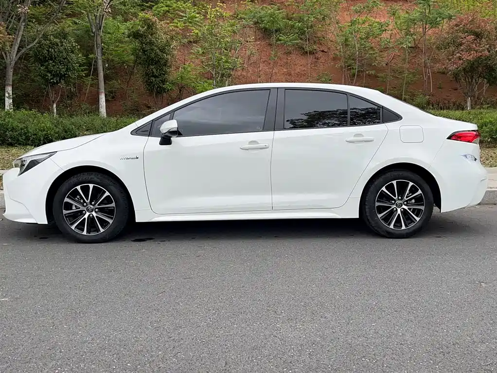 Toyota Levin 2023 Smart Hybrid 1.8L Luxury фото 23