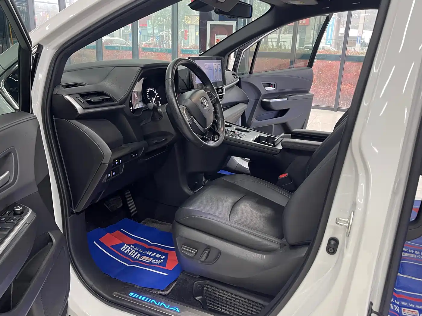 Toyota Sienna 2021 2.5L Hybrid Premium Edition фото 14