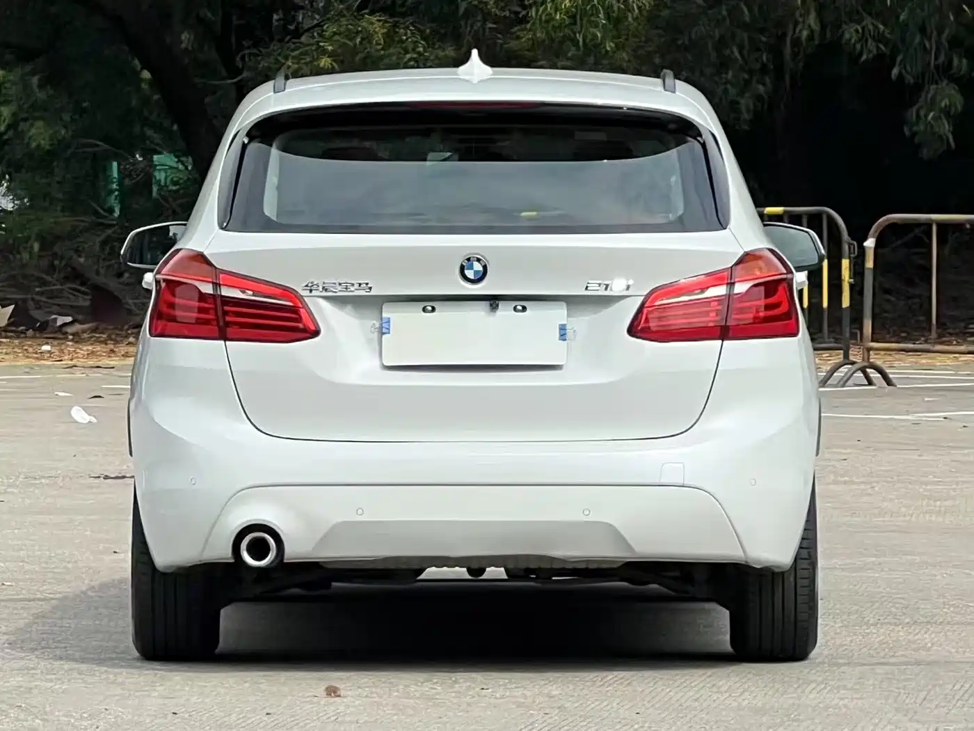 BMW 2 Series Touring 2019 218i Leading фото 5