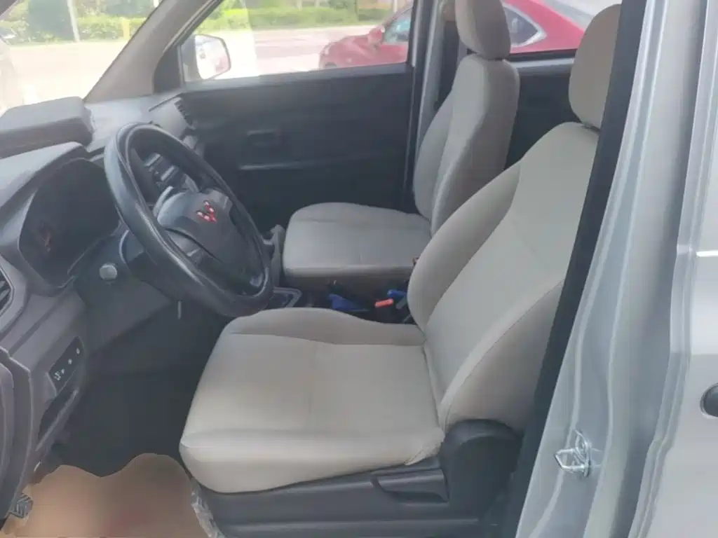 Wuling Motors Wuling Hongguang V 2023 2022 1.5L Dynamic Edition Hydraulic Power Steering LAR