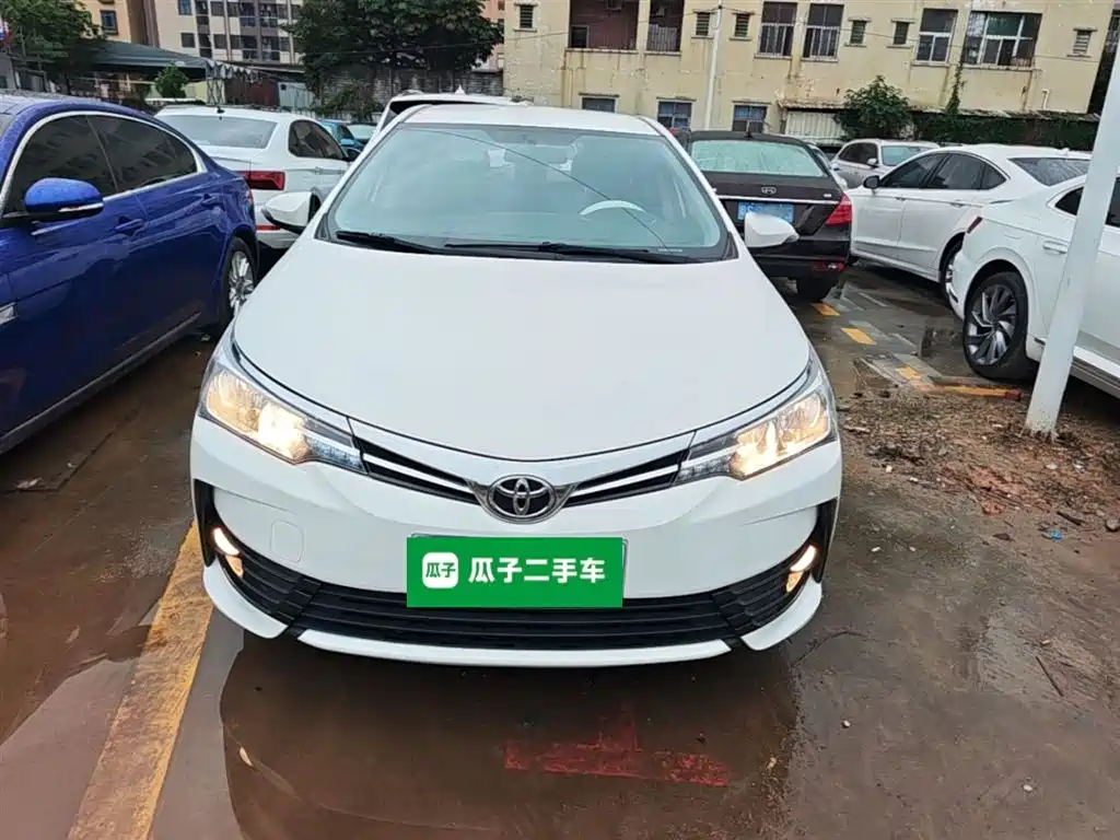 Toyota Corolla 2017 Facelift 1.2T S-CVT GL фото 3