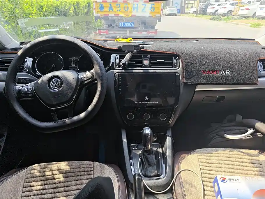 Volkswagen Sagitar 2018 280TSI DSG Spark Edition фото 12