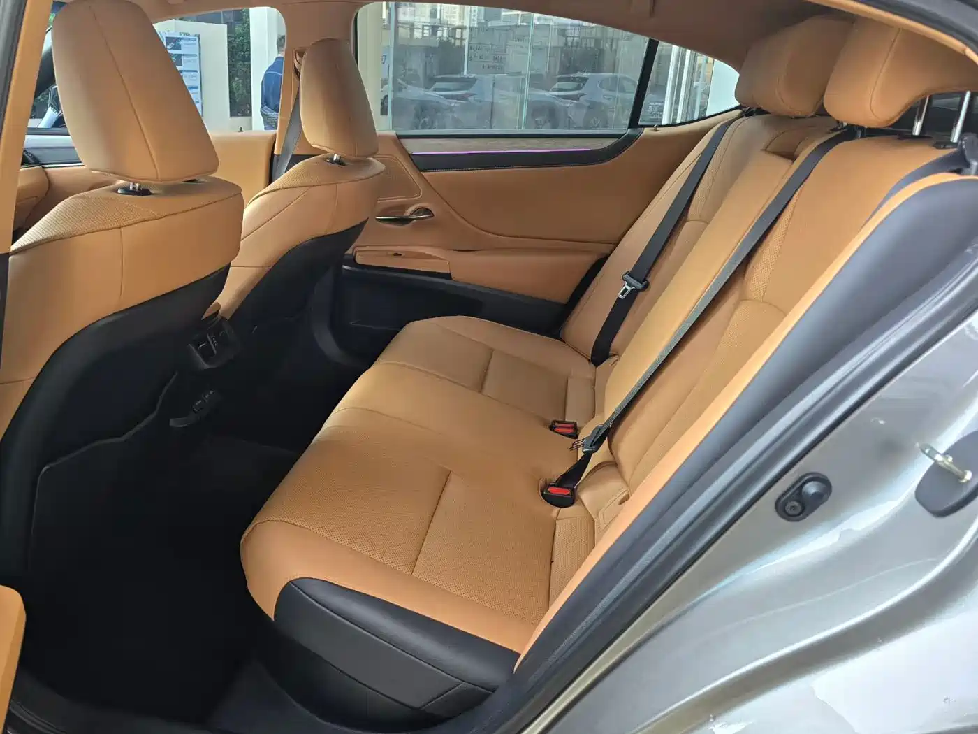 Lexus ES 2025 300h Ultimate Edition фото 6