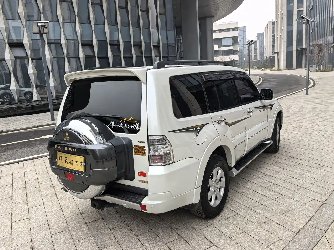 Mitsubishi Pajero (Import) 2016 3.0L Automatic Luxury (China V) фото 4