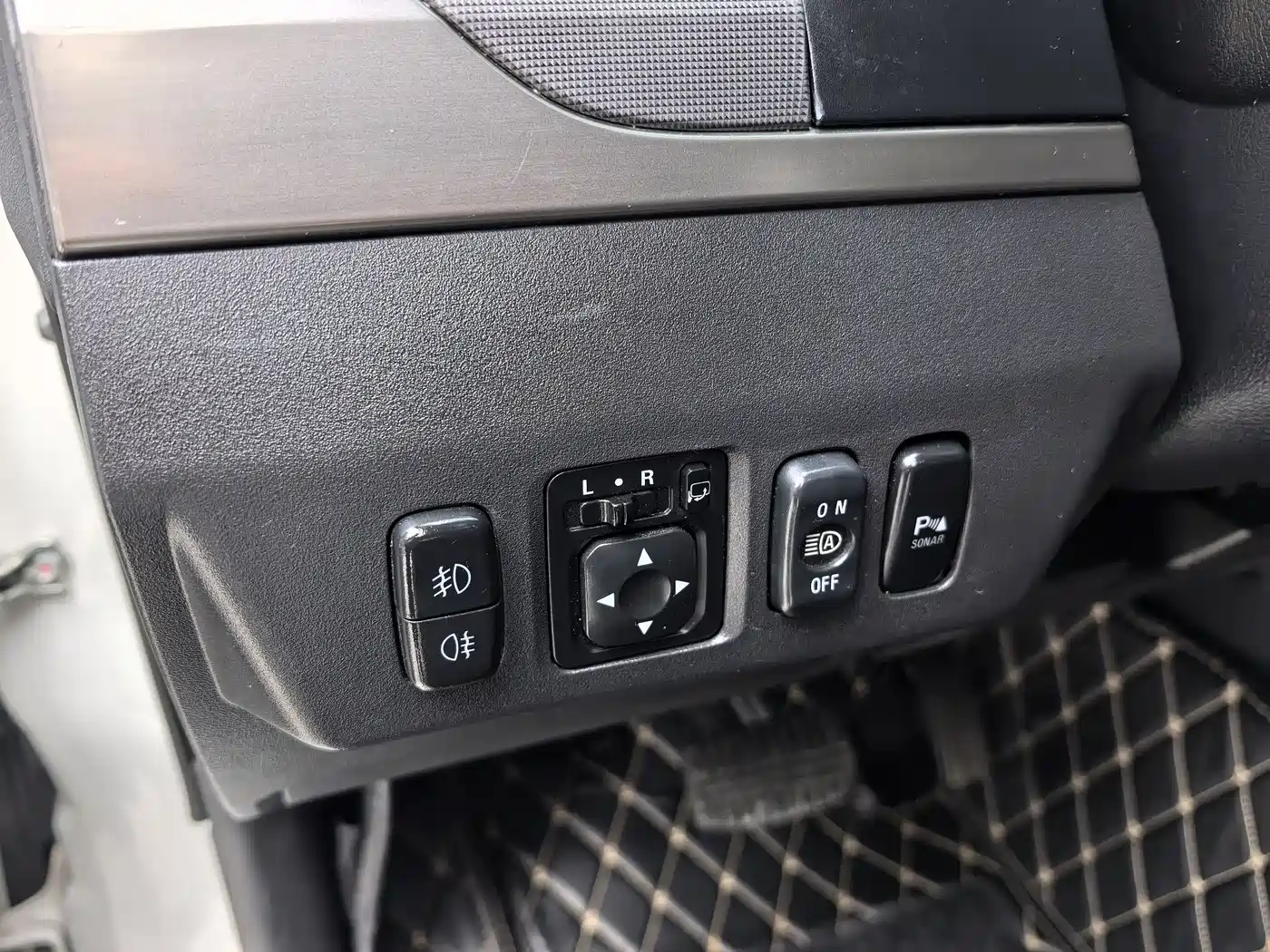 Mitsubishi Pajero (Import) 2016 3.0L Automatic Luxury (China V) фото 11