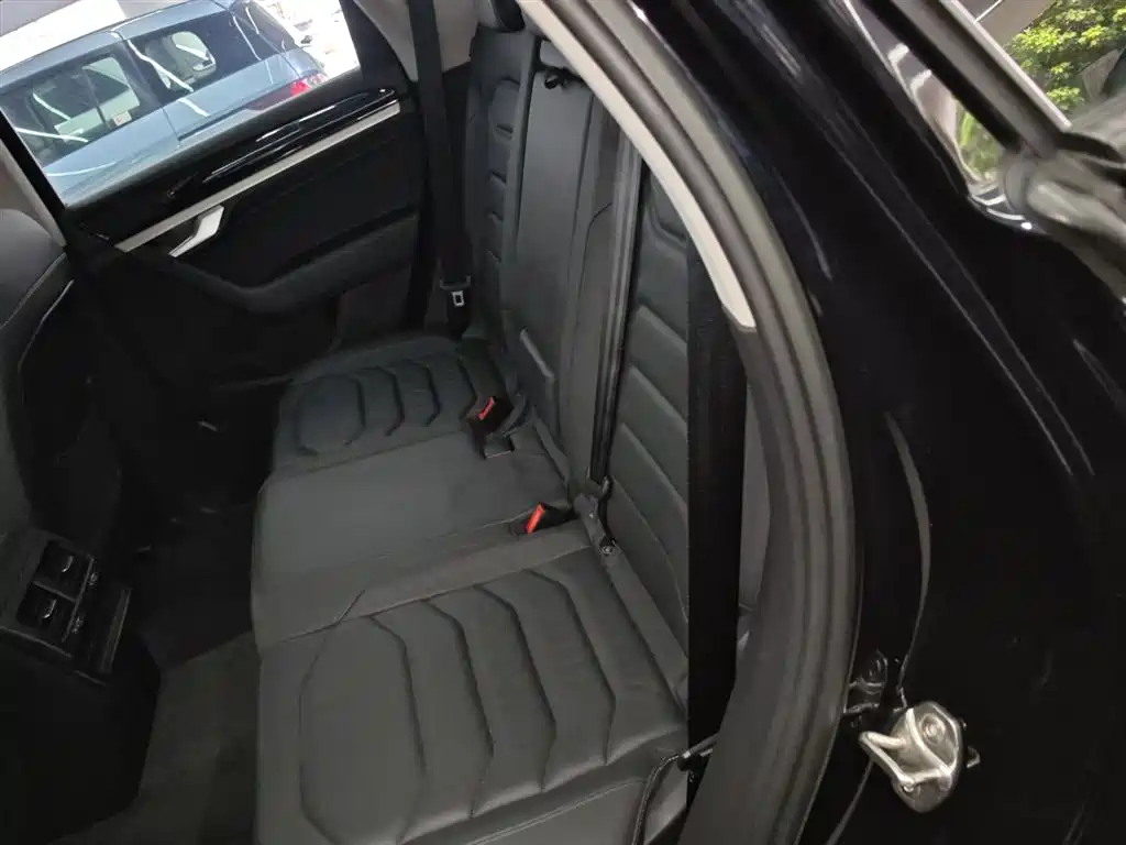 Volkswagen Touareg 2019 2.0TSI Pilot Edition China VI фото 17