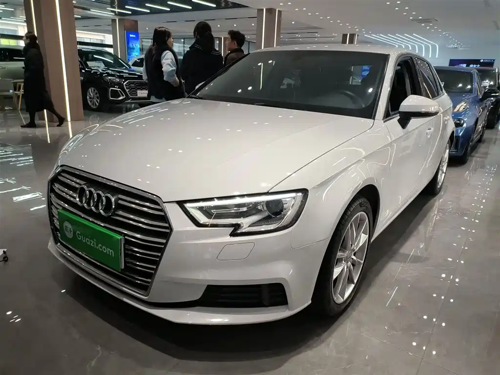 Audi A3 2018 30th Anniversary Sportback 35 TFSI Progressive фото 2