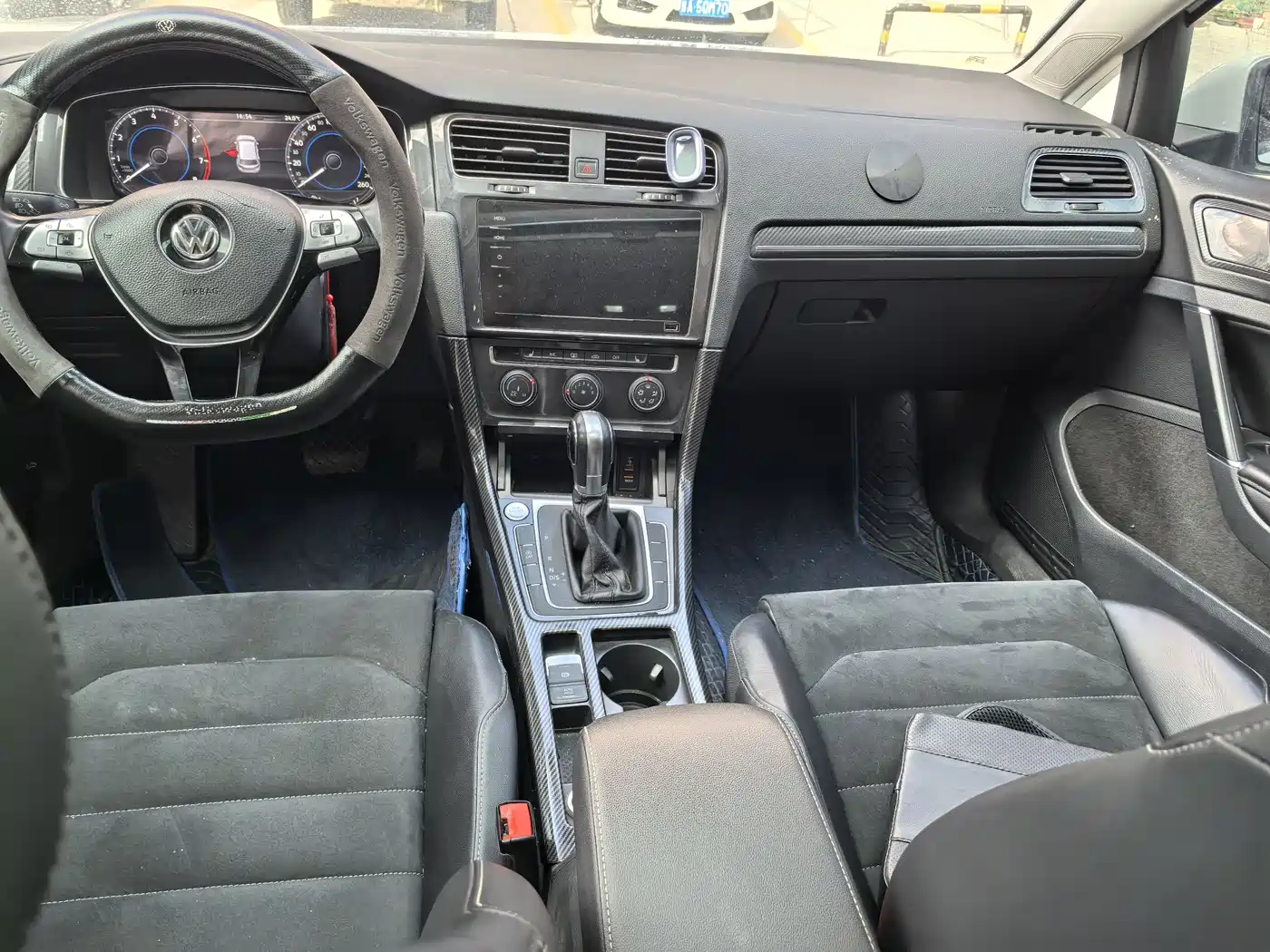 Volkswagen Golf 2020 Beloved Edition 280TSI DSG Luxury фото 12