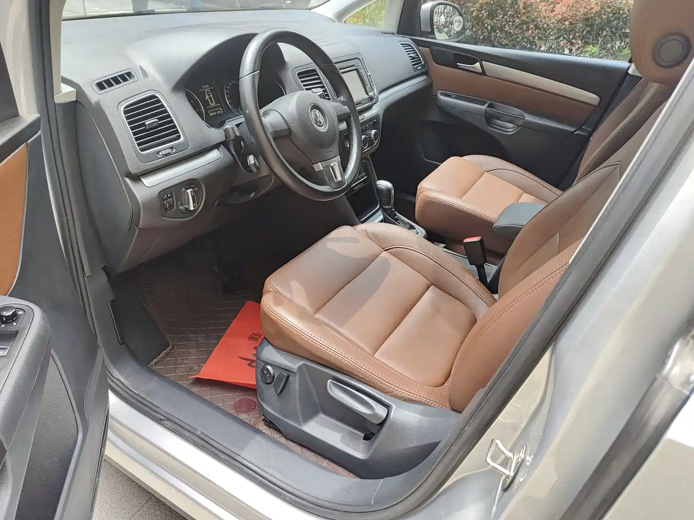 Volkswagen Sharan 2014 2.0TSI Comfort фото 11