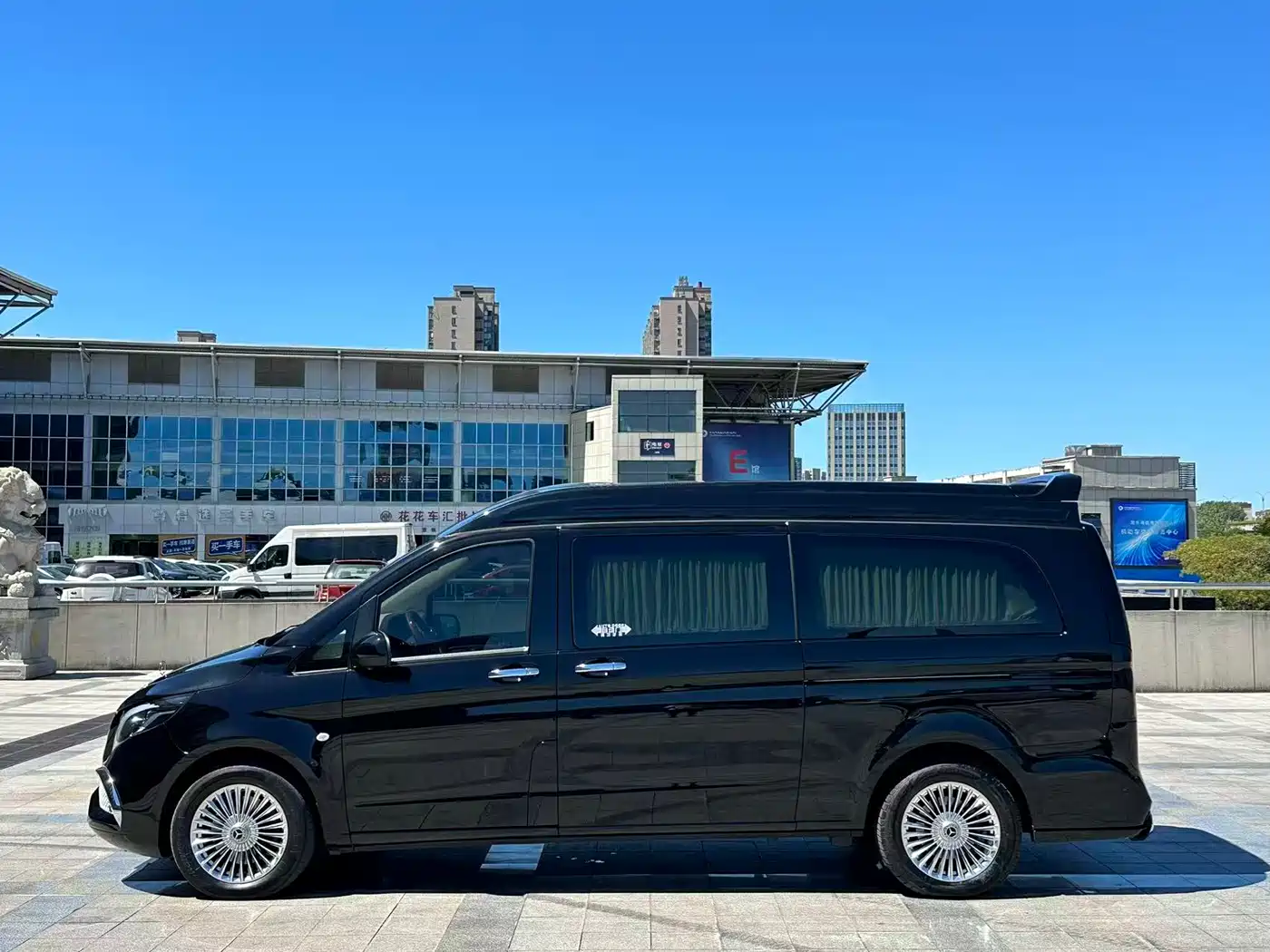 Mercedes-Benz Vito 2023 2.0T Business 7-Seater фото 5