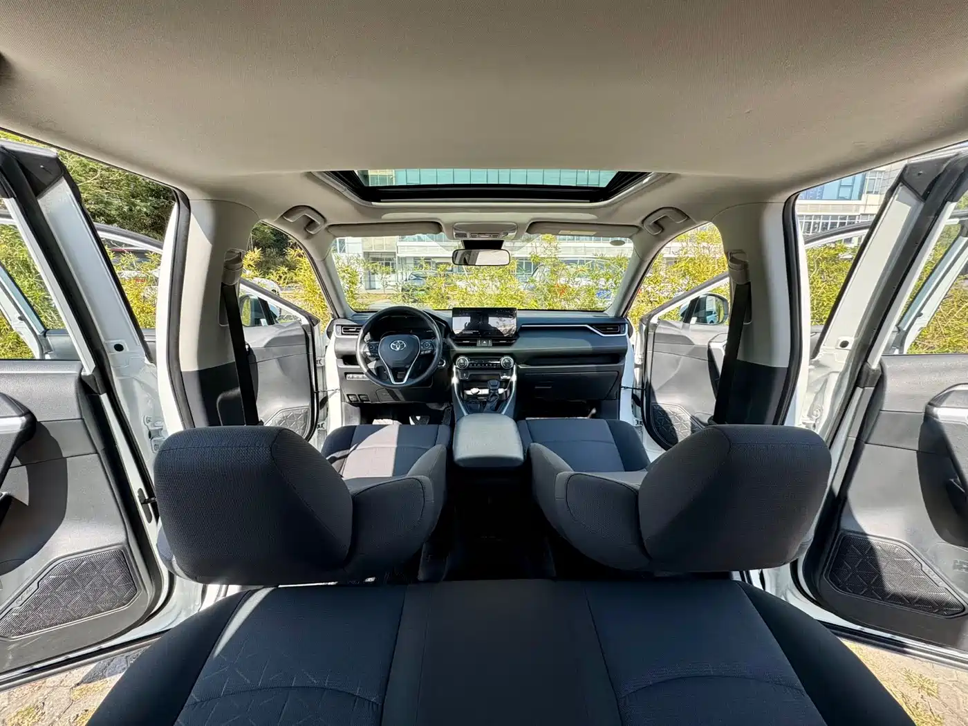 Toyota RAV4 Rongfang 2024 2.0L CVT FWD Style Edition фото 12