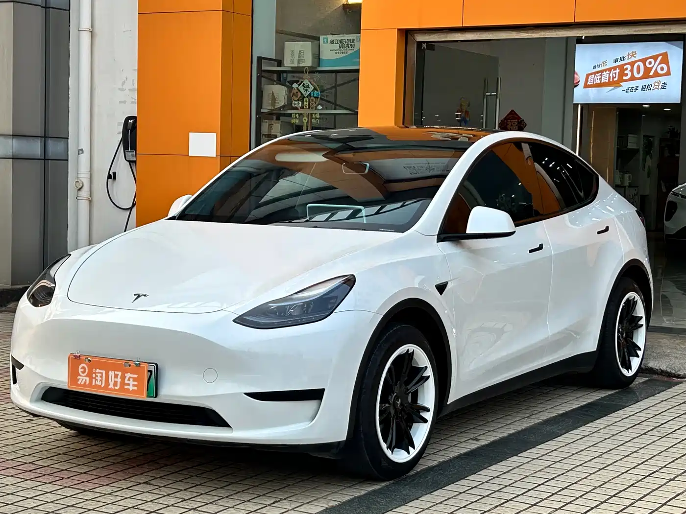 TESLA MODEL Y