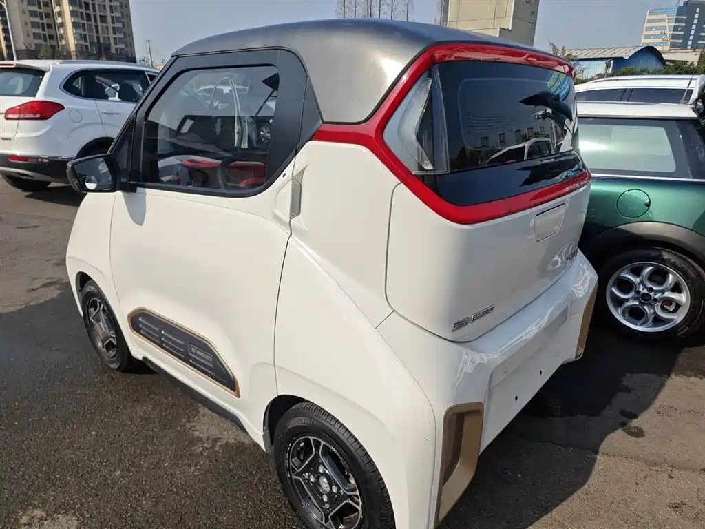 BAOJUN E200