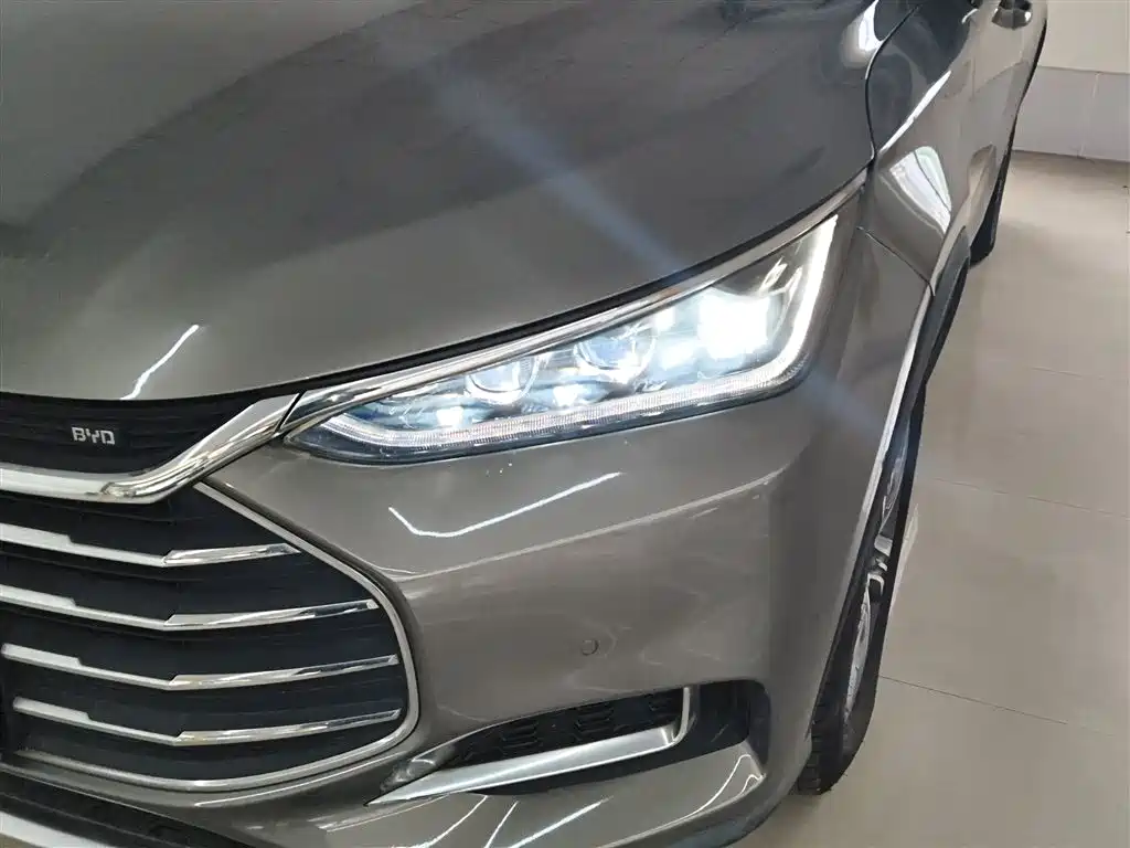 BYD Tang 2018 2.0T Automatic Smart Connection Delight Edition 7-Seater China V фото 24