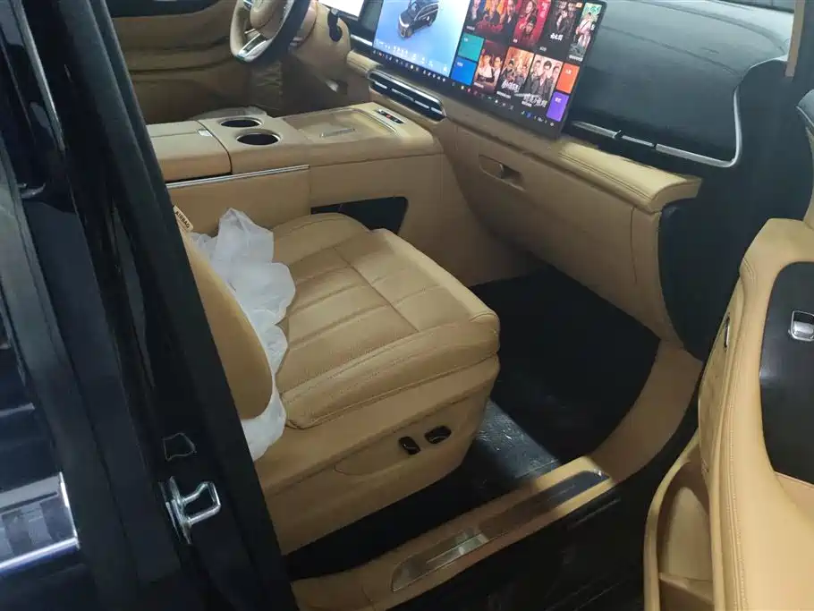 Voyah Auto Voyah Dreamer 2025 PHEV AWD Excellent Kunpeng Edition фото 8