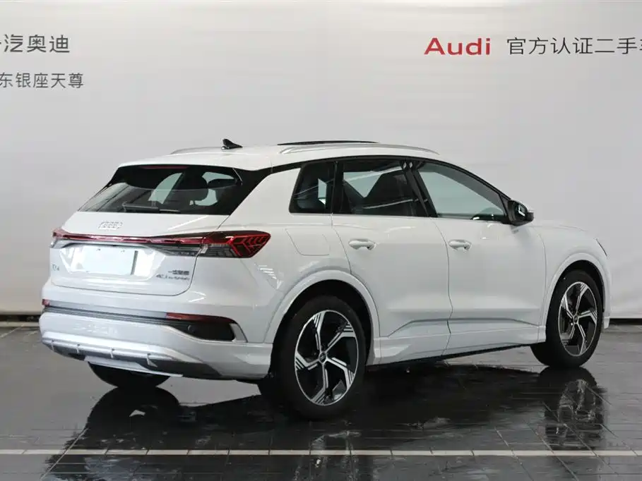 AUDI Q4 E TRON