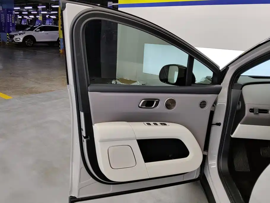 Li Auto i6 2025 2025 2WD Base Model