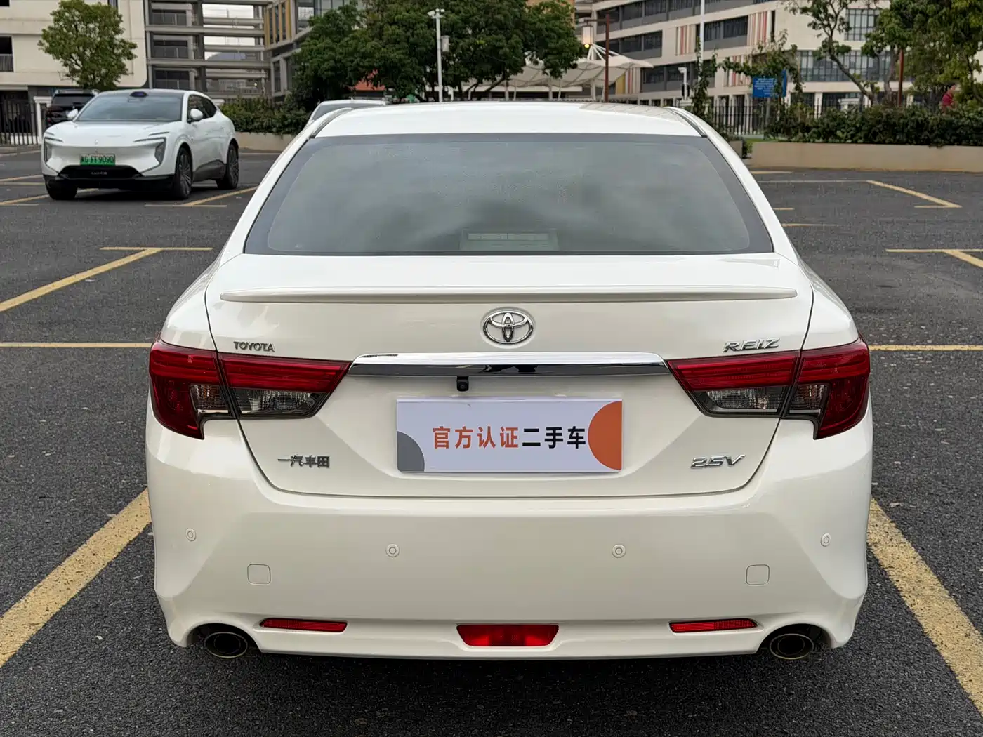 Toyota Reiz 2013 2.5V Premium Edition фото 6