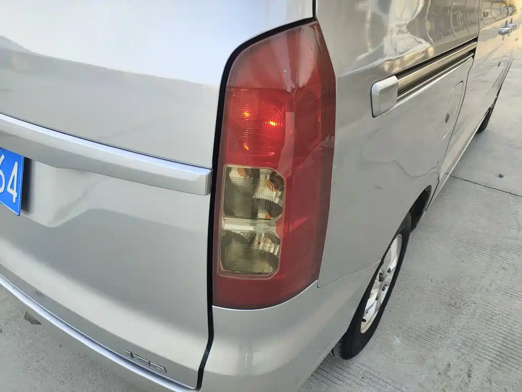 صورة 8 - Wuling Motors Wuling Hongguang V