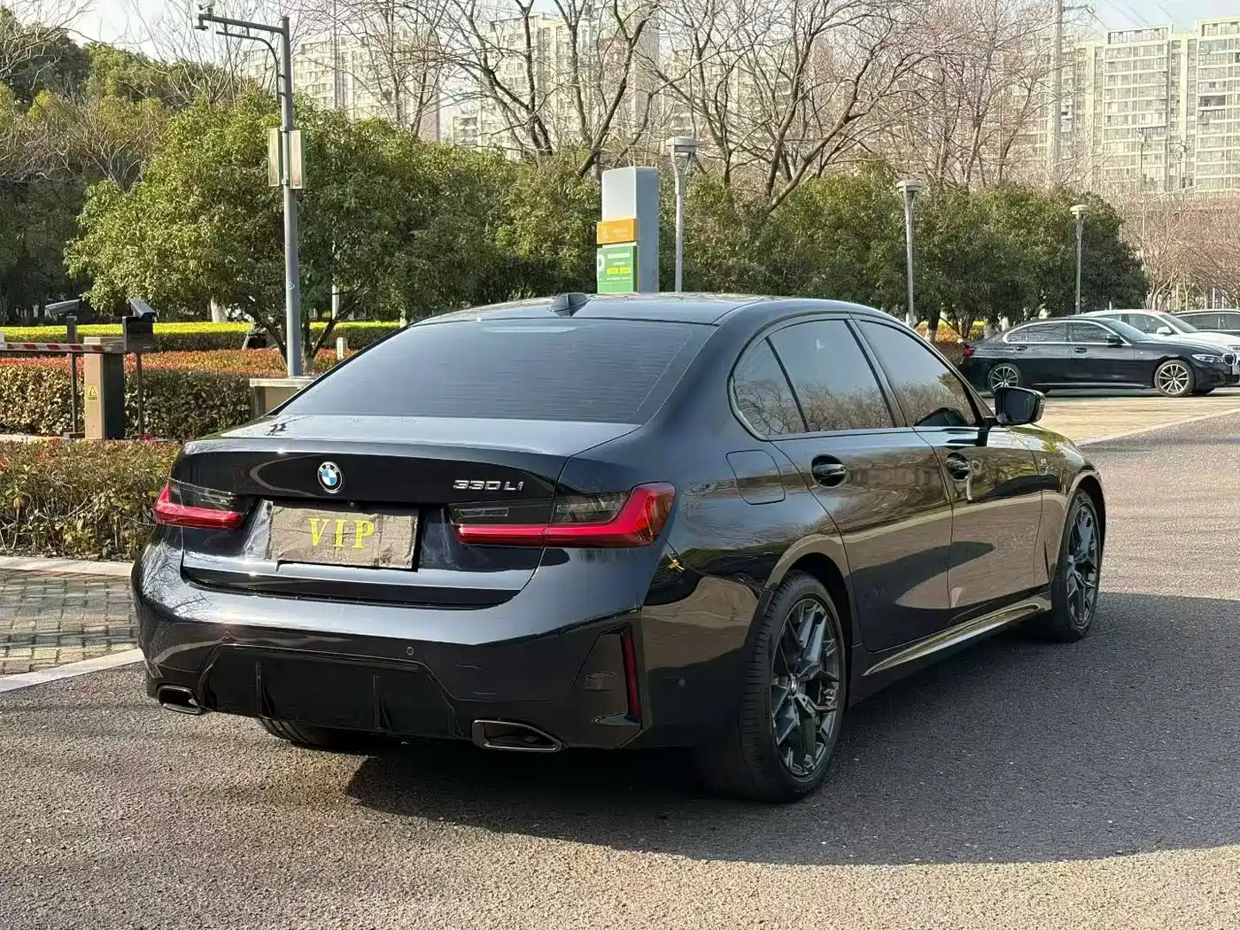 BMW 3 Series 2025 330Li M Sport Night Edition фото 9