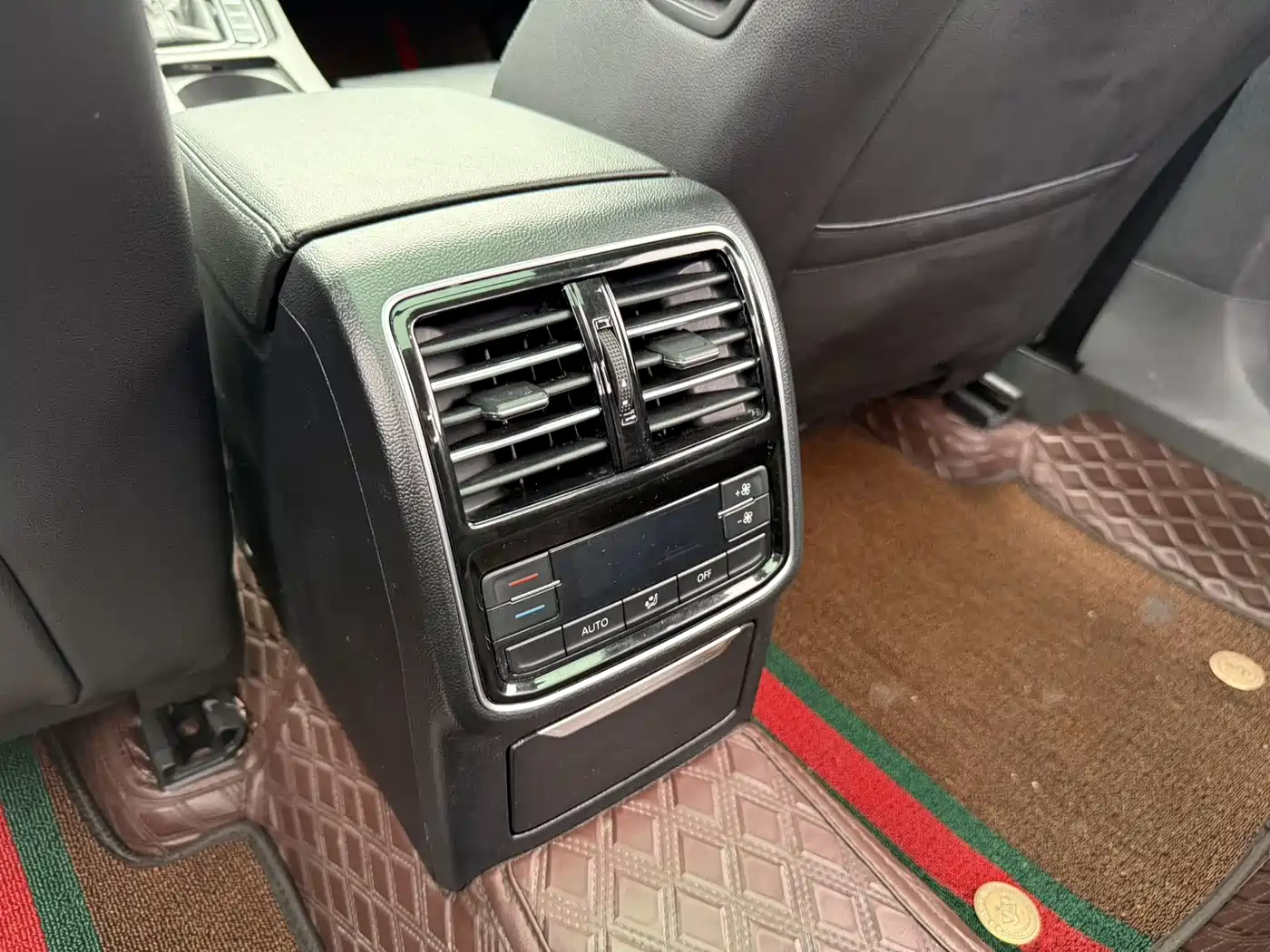 Volkswagen Magotan 2019 330TSI DSG Luxury Class China VI фото 11