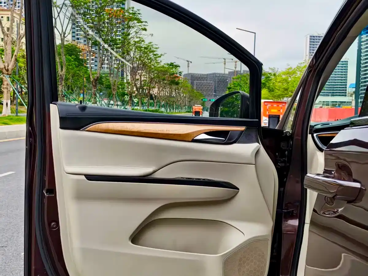 Buick GL8 2018 ES 28T Comfort Type China VI фото 17