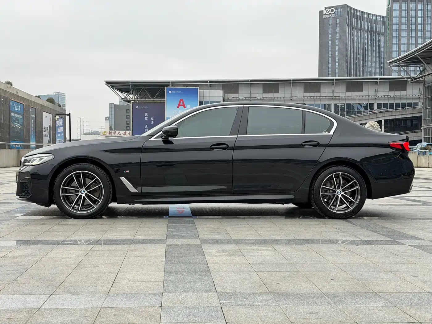 BMW 5 SERIES