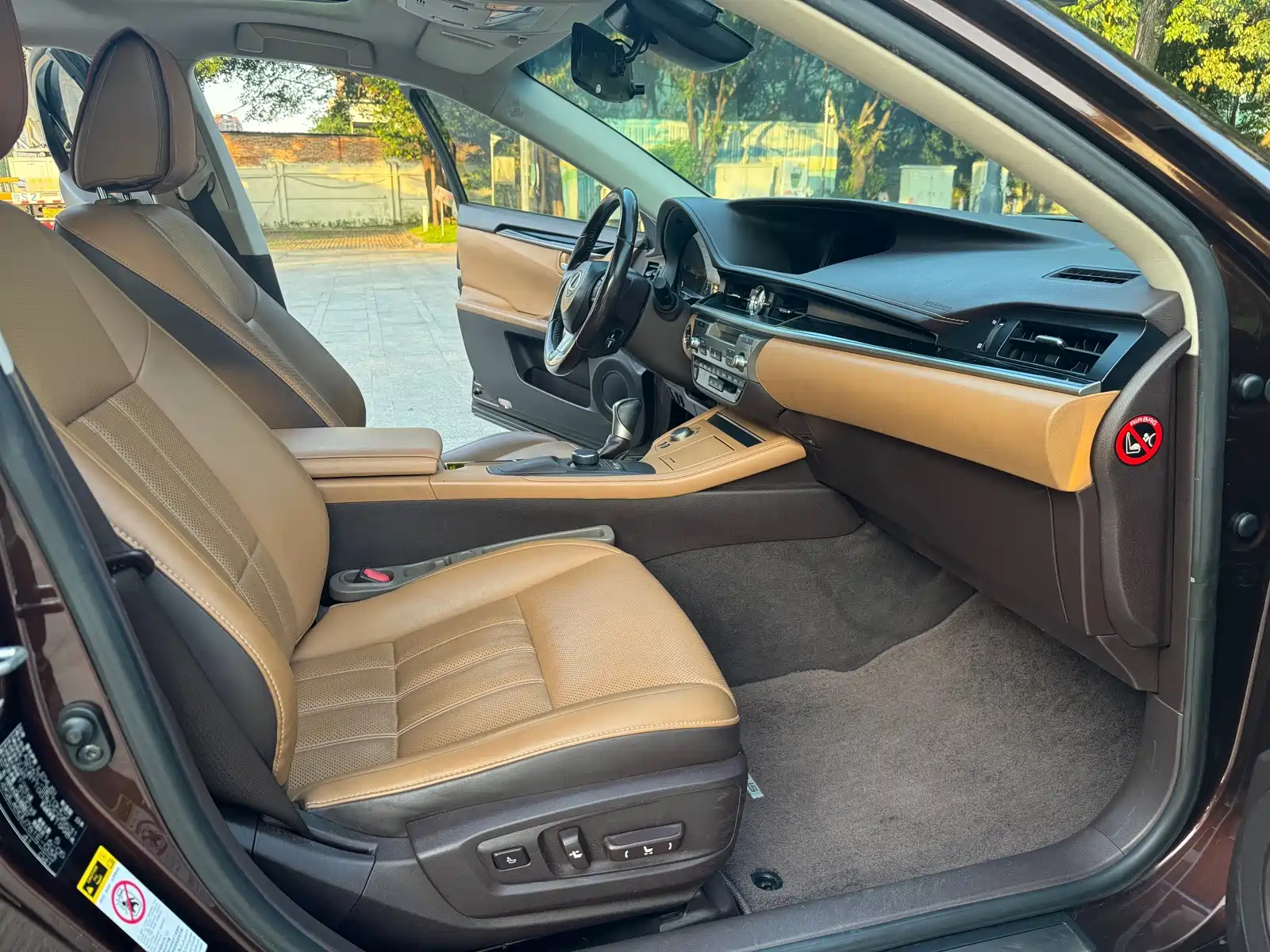 Фото 6 - Lexus ES
